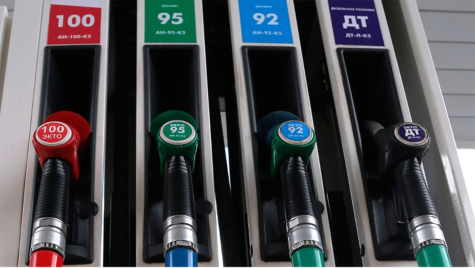 Фото статьи о Дизель в России дорожает в ожидании эмбарго ЕвроСоюза, бензин дешевеет из-за автокризиса