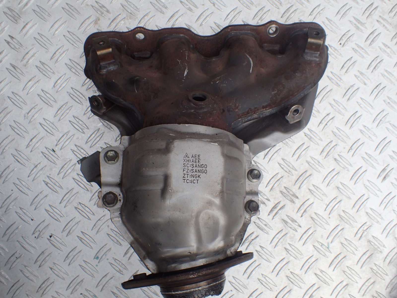 Катализатор MITSUBISHI AEE