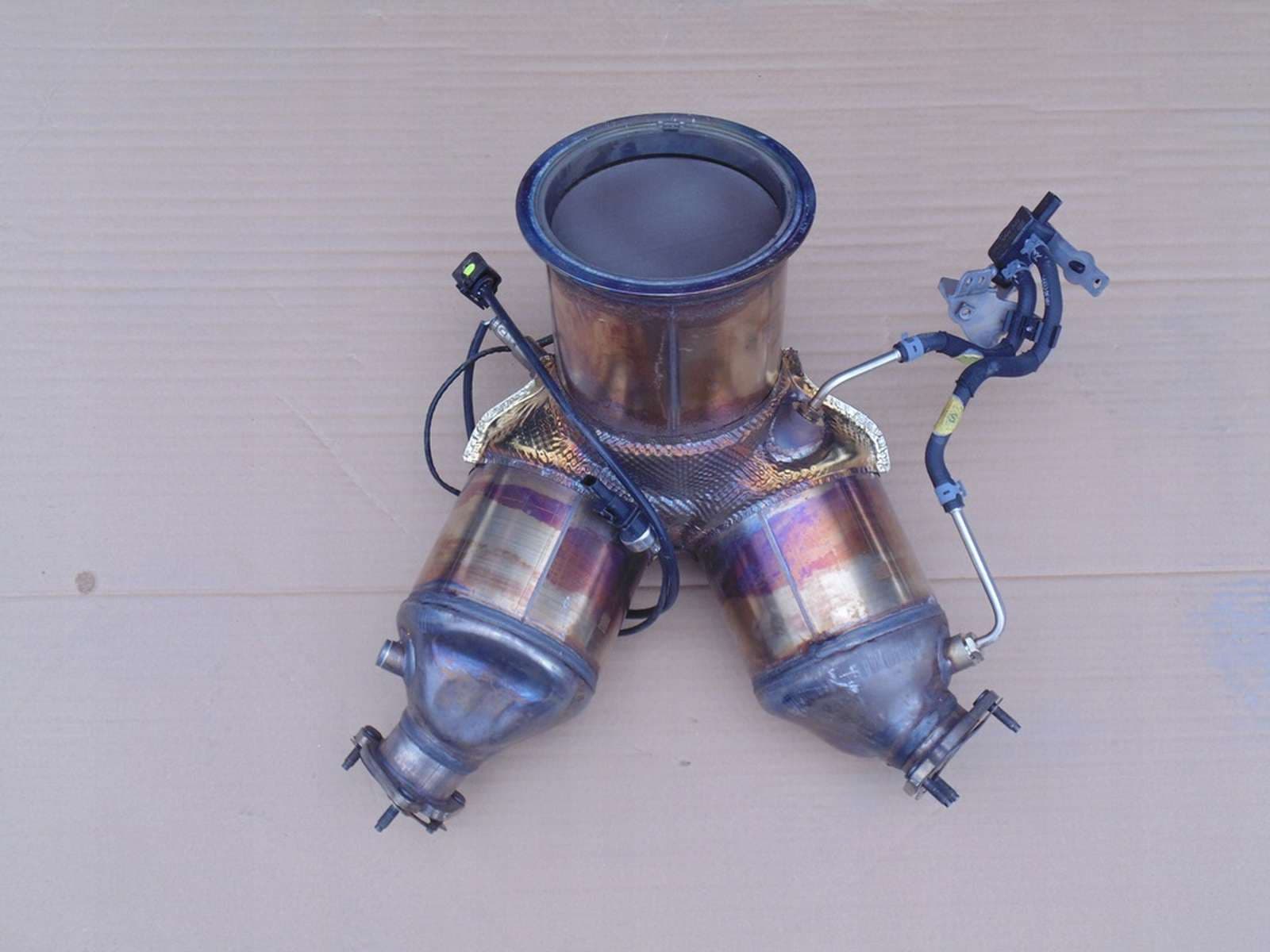 Катализатор от VOLKSWAGEN/AUDI/SKODA/SEAT 8W0131703AJ/8W0166BB/8-07588.05/4M0131765L/4M0181CA/8-07935.02x2