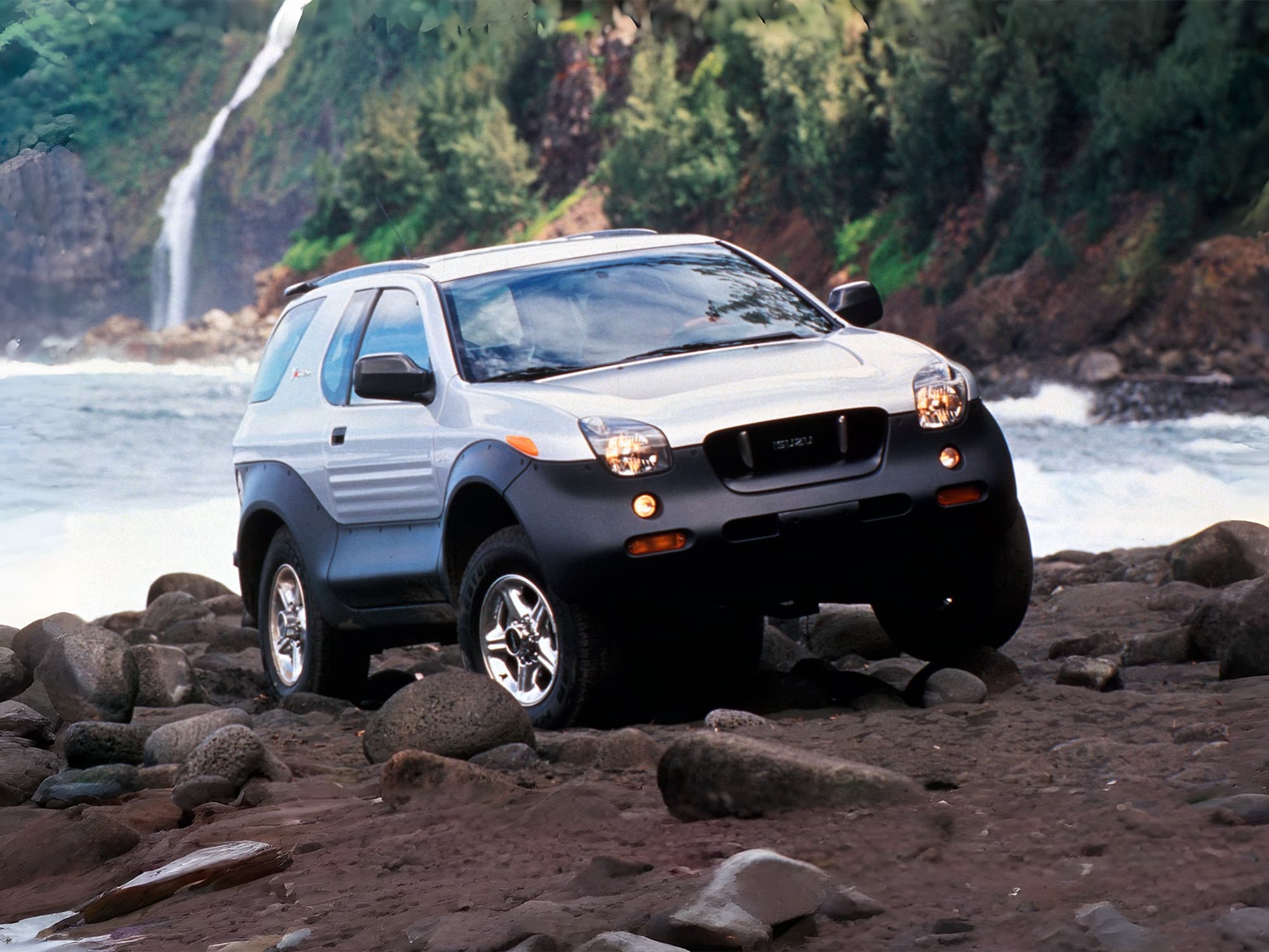 Фото статьи о Isuzu VehiCROSS: концепт 1993 года через четыре года стал серийным — почему его не испугались выпускать