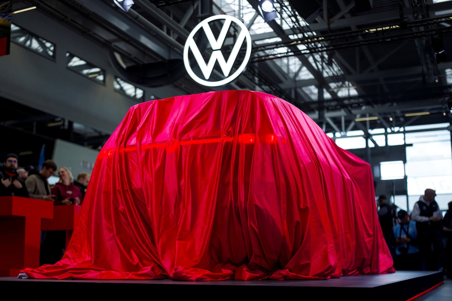 Фото статьи о Volkswagen отложил SSP до 2029 года: почему Audi A4 e-tron может опоздать, пока BMW i3 уже продаётся — рассказываю