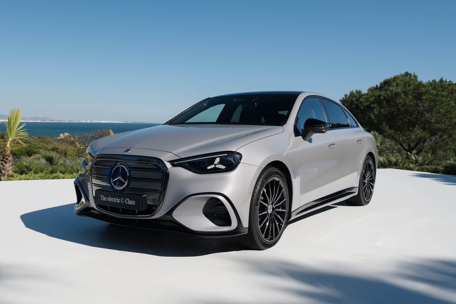 Фото статьи о Mercedes-Benz C 300 electric за 62 951 евро: где сэкономили 4 760 евро и кого коснутся потерянные 72 км, рассказываю