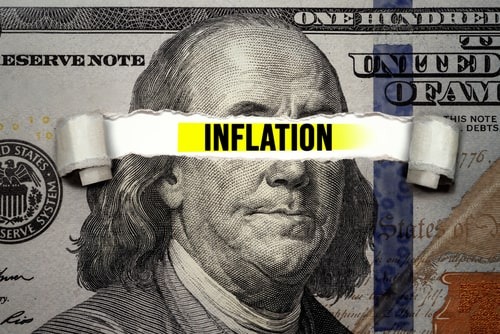 Фото статьи о Цена на золото достигла дневных минимумов, поскольку Пауэлл заявил, что ФРС будет действовать 'более агрессивно', если инфляция не снизится